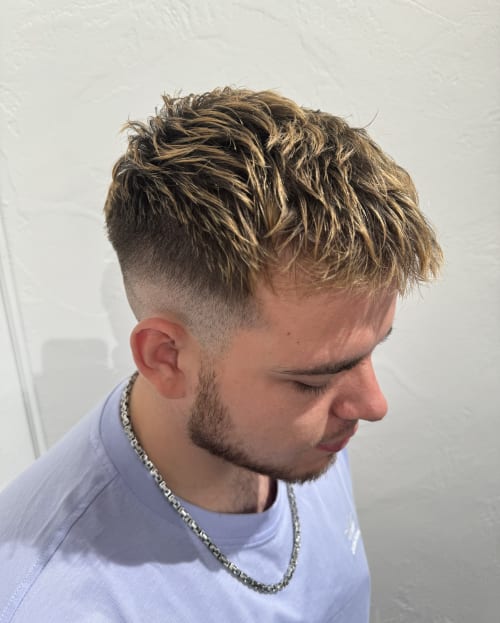 Frisuren-Bild von Martina Sorrentino auf hairinspo: mann, kopfhaar, glatt, kurz, kurzhaarschnitt, mehrfarbig, mêches, highlights, blondierung, blond