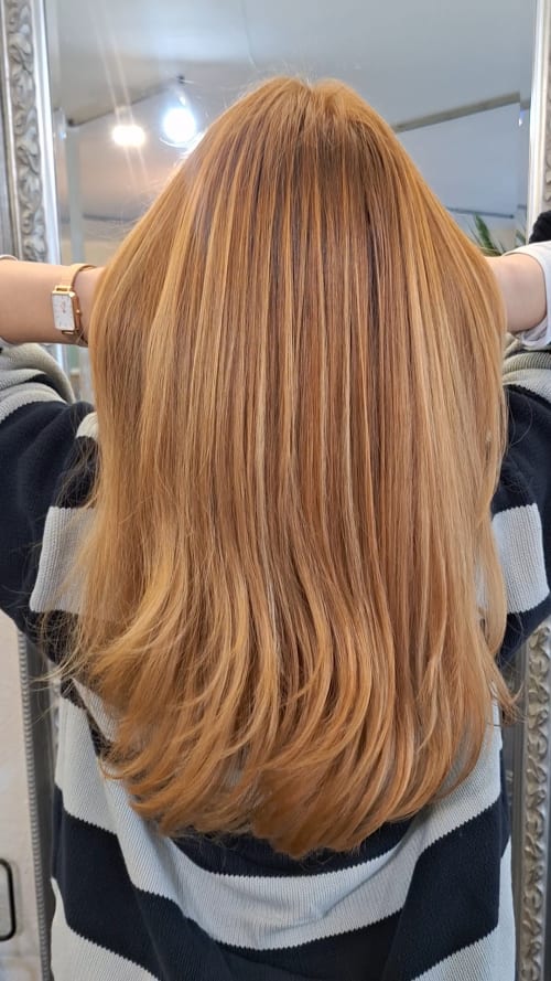 Frisuren-Bild von Diva Coiffure Patrizia auf hairinspo: frau, kopfhaar, glatt, lang, stufenschnitt, mehrfarbig, tönung, kupfer Frisuren-Bild von Diva Coiffure Patrizia auf hairinspo: frau, kopfhaar, glatt, lang, stufenschnitt, mehrfarbig, tönung, kupfer