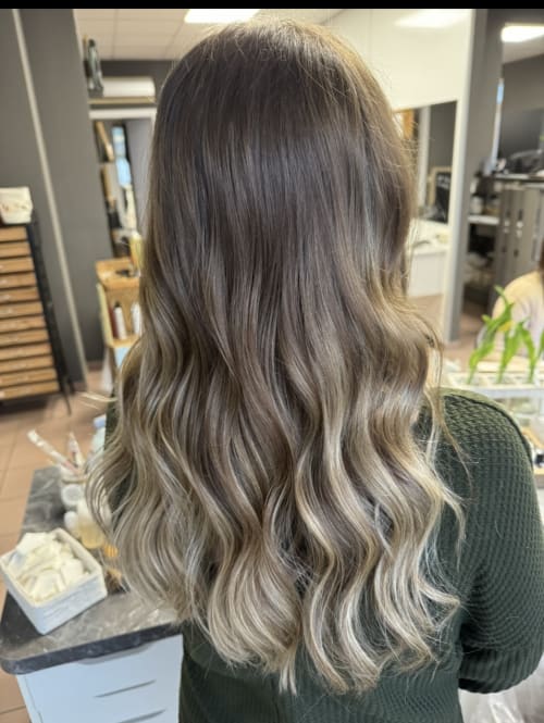 Frisuren-Bild von Profi Hair&Nails auf hairinspo: frau, kopfhaar, wellig, lang, beachwaves, mehrfarbig, balayage, blond