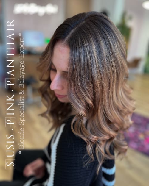 Frisuren-Bild von Susi Frey auf hairinspo: frau, kopfhaar, wellig, extralang, beachwaves, mehrfarbig, balayage, dunkelblond, hellbraun, caramel
