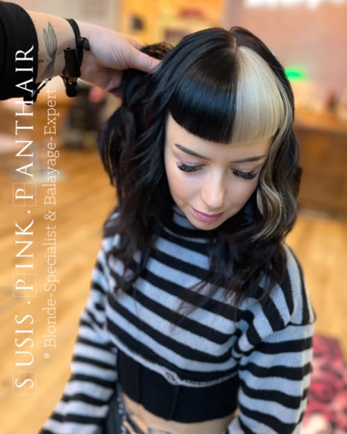 Frisuren-Bild von Susi Frey auf hairinspo: frau, kopfhaar, glatt, extralang, shagcut, mangabuns, mehrfarbig, split hair, weiss, dunkelbraun