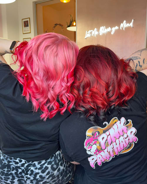 Frisuren-Bild von Susi Frey auf hairinspo: frau, kopfhaar, glatt, schulterlang, beachwaves, mehrfarbig, haarfarbe, dip-dye, blondierung, dunkelbraun, mahagonie, rosa