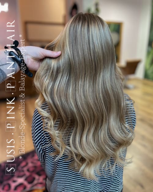 Frisuren-Bild von Susi Frey auf hairinspo: frau, kopfhaar, glatt, extralang, mittelscheitel, waves, mehrfarbig, babylights, hellblond, blond