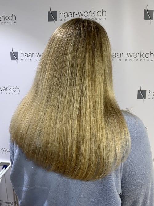 Frisuren-Bild von Jessica Lüthi auf hairinspo: frau, kopfhaar, glatt, lang, mittelscheitel, mehrfarbig, mêches, blond Frisuren-Bild von Jessica Lüthi auf hairinspo: frau, kopfhaar, glatt, lang, mittelscheitel, mehrfarbig, mêches, blond