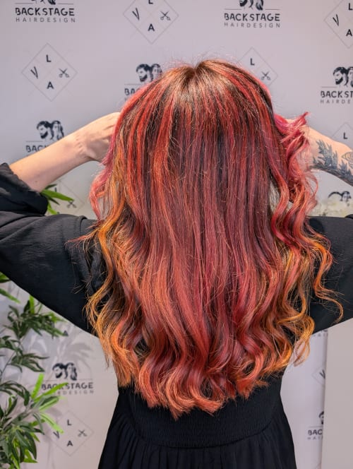Frisuren-Bild von Alexander Hauser auf hairinspo: frau, kopfhaar, wellig, lang, stufenschnitt, mehrfarbig, balayage, dimensional color, kupfer, pink, orange