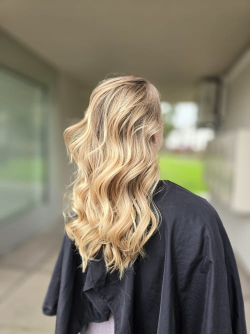 Frisuren-Bild von Selina Hosner auf hairinspo: frau, kopfhaar, glatt, lang, beachwaves, mehrfarbig, balayage, blond