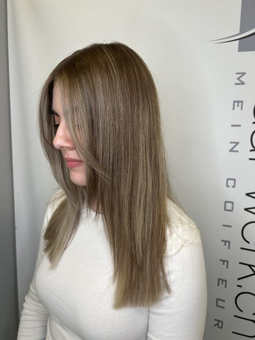 Frisuren-Bild von Melanie Zybach auf hairinspo: frau, kopfhaar, glatt, lang, stufenschnitt, mehrfarbig, balayage, blond Frisuren-Bild von Melanie Zybach auf hairinspo: frau, kopfhaar, glatt, lang, stufenschnitt, mehrfarbig, balayage, blond
