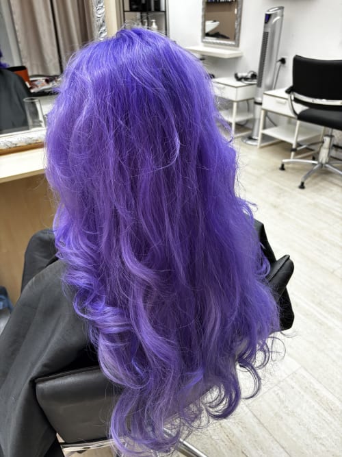 Frisuren-Bild von Alexander Kaiser auf hairinspo: unisex, kopfhaar, wellig, lang, seitenscheitel, mittelscheitel, einfarbig, tönung, blondierung, violett Frisuren-Bild von Alexander Kaiser auf hairinspo: unisex, kopfhaar, wellig, lang, seitenscheitel, mittelscheitel, einfarbig, tönung, blondierung, violett