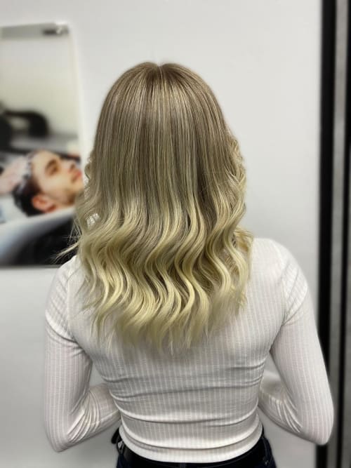 Frisuren-Bild von Friseursalon Haarliebe auf hairinspo: frau, kopfhaar, wellig, schulterlang, beachwaves, mehrfarbig, airtouch, hellblond