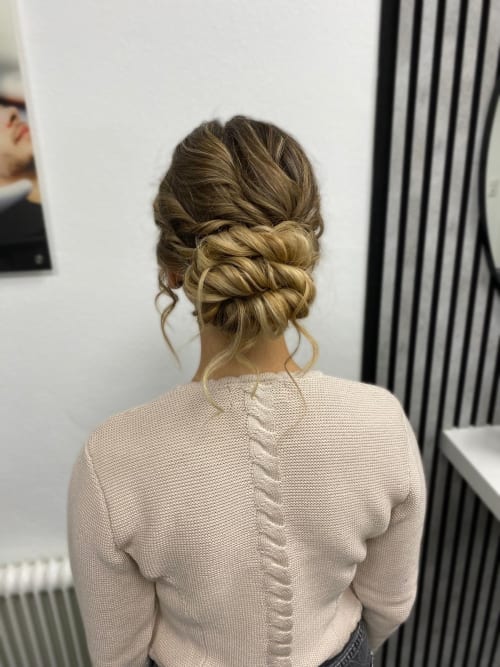 Frisuren-Bild von Friseursalon Haarliebe auf hairinspo: frau, kopfhaar, wellig, lang, hochsteckfrisur, mehrfarbig, balayage, blond