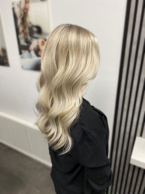 Frisuren-Bild von Friseursalon Haarliebe auf hairinspo: frau, kopfhaar, wellig, lang, beachwaves, mehrfarbig, babylights, hellblond