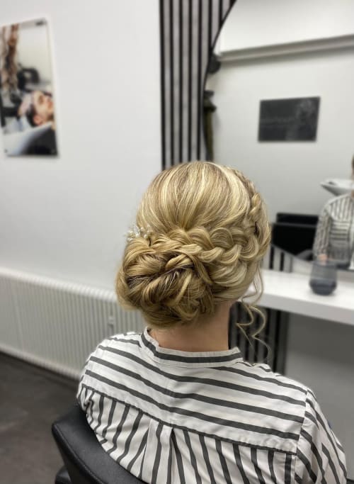 Frisuren-Bild von Friseursalon Haarliebe auf hairinspo: frau, kopfhaar, wellig, extralang, brautfrisur, mehrfarbig, highlights, hellblond