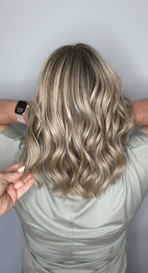 Frisuren-Bild von Sonja Imhof auf hairinspo: frau, kopfhaar, glatt, schulterlang, seitenscheitel, mehrfarbig, balayage, blond Frisuren-Bild von Sonja Imhof auf hairinspo: frau, kopfhaar, glatt, schulterlang, seitenscheitel, mehrfarbig, balayage, blond