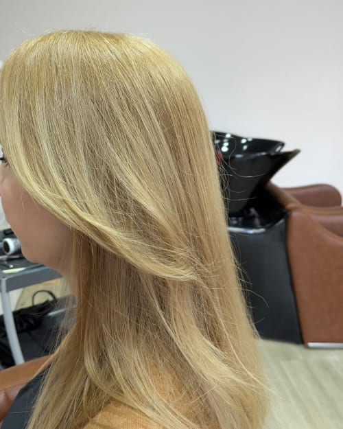 Frisuren-Bild von Salon Snip auf hairinspo: frau, kopfhaar, glatt, lang, haarglättung, einfarbig, haarfarbe, blond Frisuren-Bild von Salon Snip auf hairinspo: frau, kopfhaar, glatt, lang, haarglättung, einfarbig, haarfarbe, blond