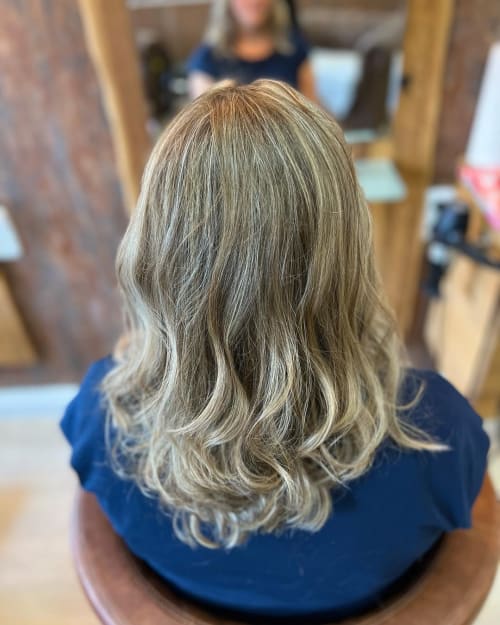 Frisuren-Bild von Salon Snip auf hairinspo: frau, kopfhaar, wellig, lang, waves, einfarbig, tönung, blond Frisuren-Bild von Salon Snip auf hairinspo: frau, kopfhaar, wellig, lang, waves, einfarbig, tönung, blond