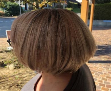 Frisuren-Bild von Roza jamal auf hairinspo: frau, kopfhaar, glatt, schulterlang, seitenscheitel, mehrfarbig, ombré, dunkelblond