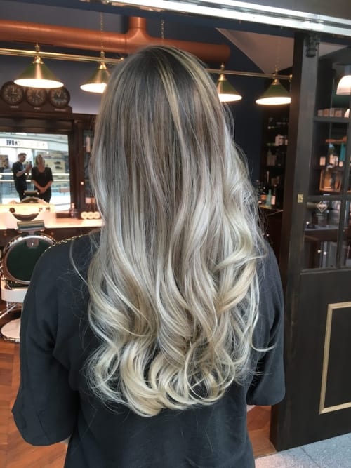 Frisuren-Bild von Acqua Verde Hairstyling auf hairinspo: frau, kopfhaar, wellig, lang, waves, mehrfarbig, balayage, blond, braun