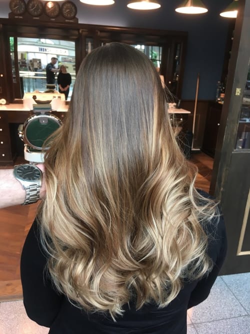 Frisuren-Bild von Acqua Verde Hairstyling auf hairinspo: frau, kopfhaar, wellig, lang, waves, mehrfarbig, balayage, blond, braun