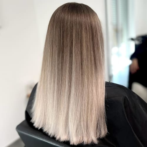 Frisuren-Bild von FARBSPIEL auf hairinspo: frau, kopfhaar, wellig, schulterlang, beachwaves, haarglättung, mehrfarbig, haarfarbe, ombré, balayage, hellblond, blond, dunkelblond