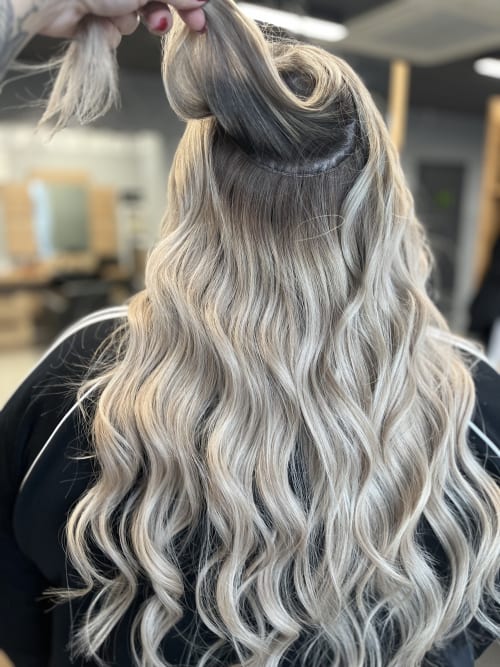 Frisuren-Bild von Jennifer Helbig auf hairinspo: frau, kopfhaar, wellig, lang, beachwaves, mehrfarbig, balayage, blond