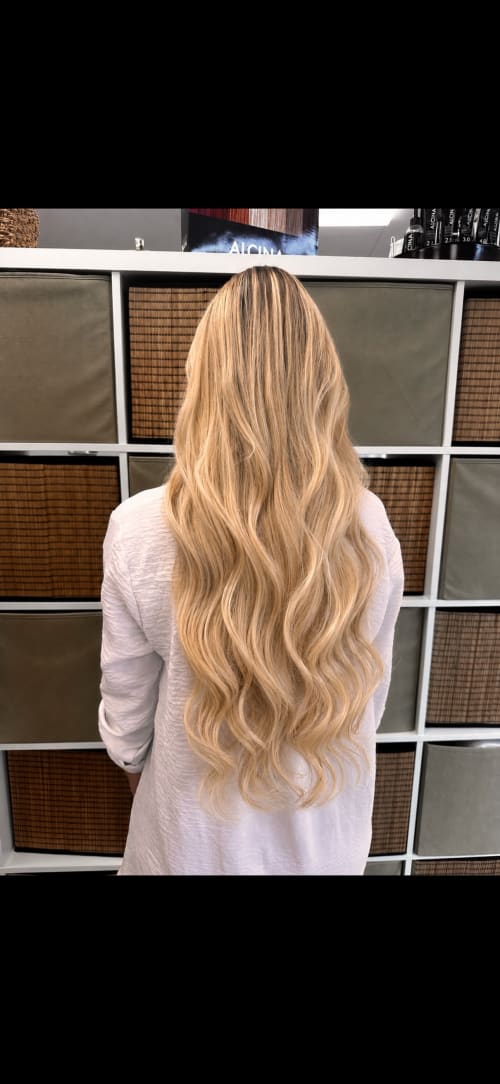Frisuren-Bild von Hairstyling & Cosmetic auf hairinspo: frau, kopfhaar, glatt, millimeter, Haarverlängerung, mehrfarbig, tönung, mêches, balayage, blond