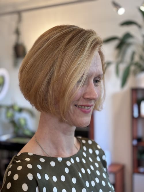 Frisuren-Bild von Alexander Kaiser auf hairinspo: frau, kopfhaar, glatt, schulterlang, seitenscheitel, mehrfarbig, haarfarbe, mêches, blond, dunkelblond, caramel