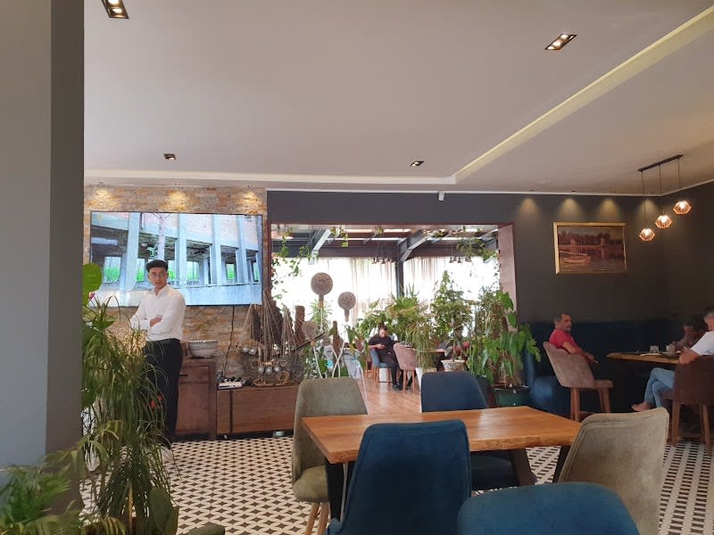 Q house restaurant cafeteria