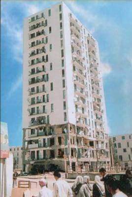 Stèle commémorative des victimes du séisme du 21 mai 2003