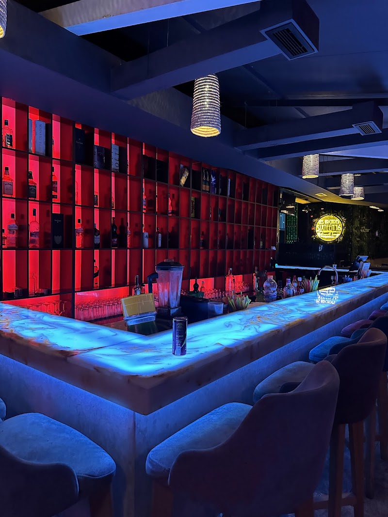 Les Arcades Sixteen 16