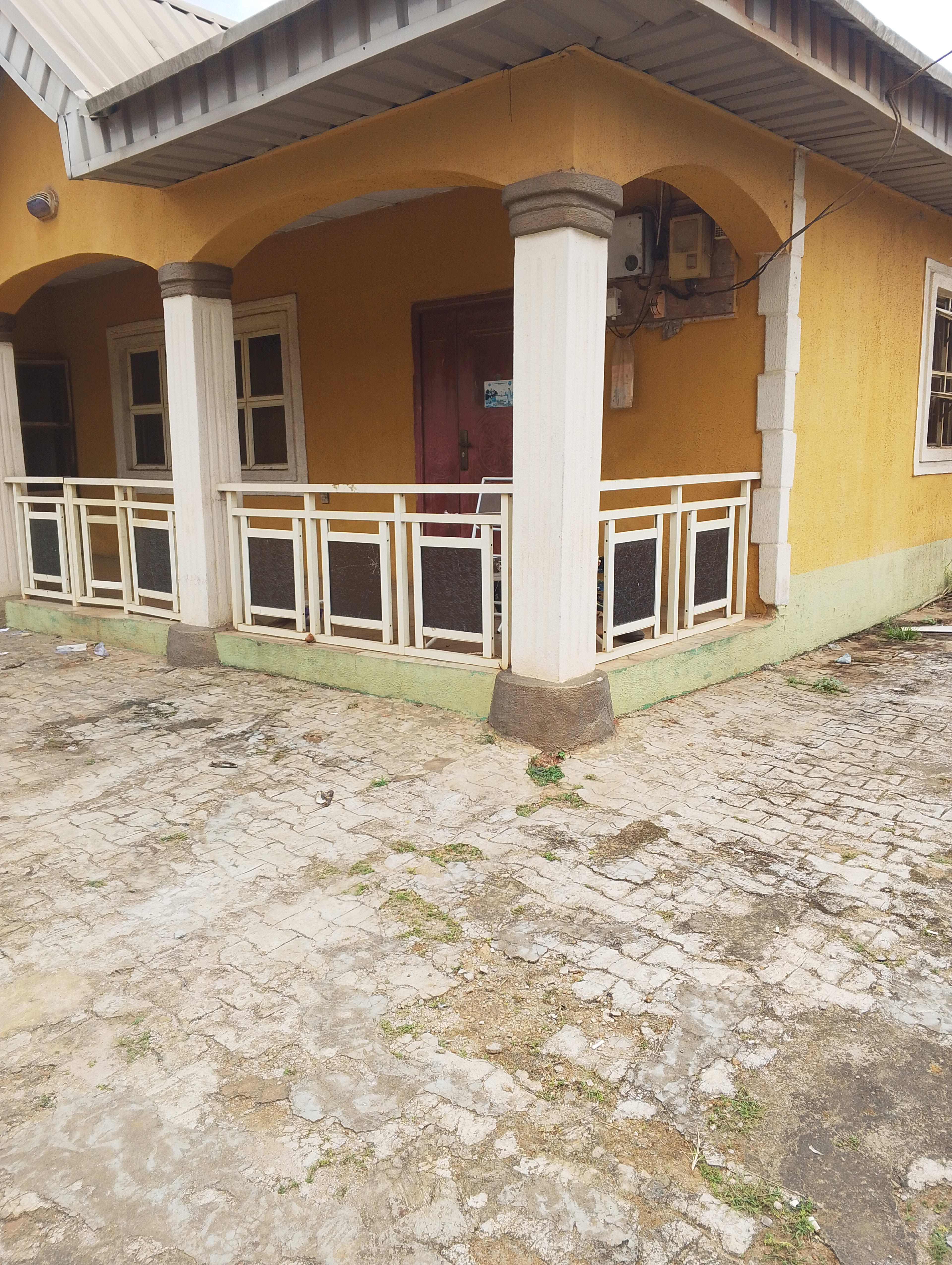 5 Bedroom Bungalow - photo 2