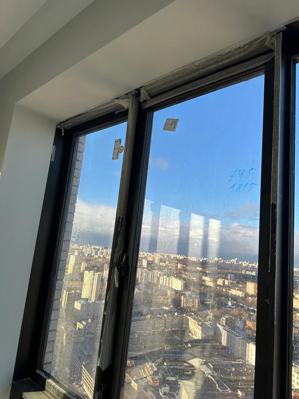 Мытье 4х створчатые окна после ремонта — до