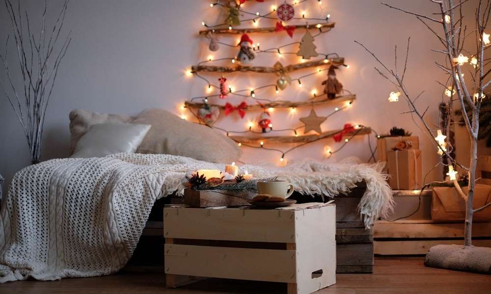 https://res.cloudinary.com/denduwryb/images/f_auto,q_auto/v1631516413/How-to-Hang-Christmas-Lights-in-Bedroom/How-to-Hang-Christmas-Lights-in-Bedroom.jpg?_i=AA