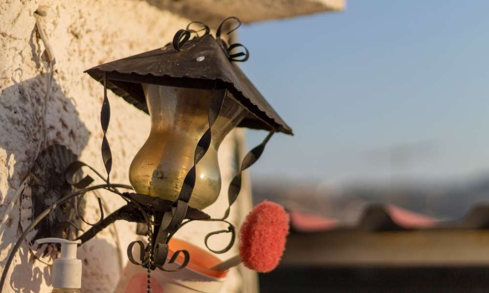 How to Change Bulb in Outdoor Wall Light