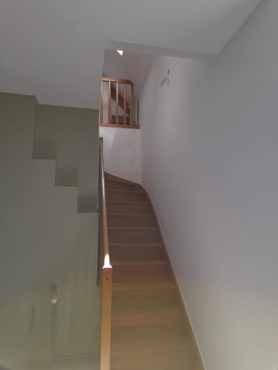 Cage d'escalier peinture rénovation Douai - entreprise Moussa Camara
