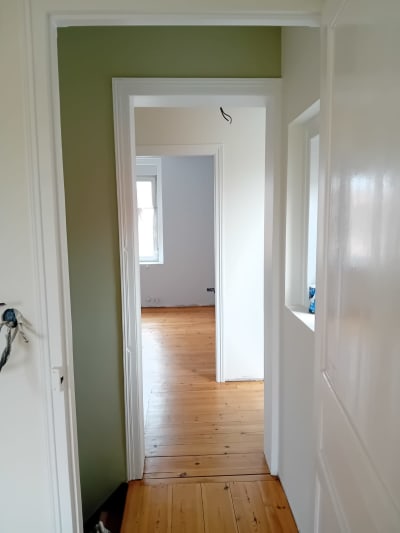 Couloir vert kaki peinture tendance Douai par peintre professionnel Moussa Camara