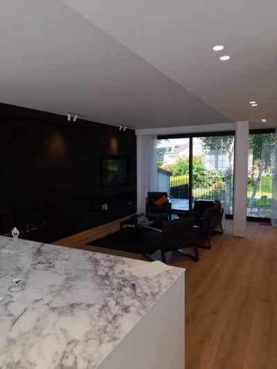 Séjour lumineux peinture blanche Douai réalisé par Moussa Camara peintre professionnel