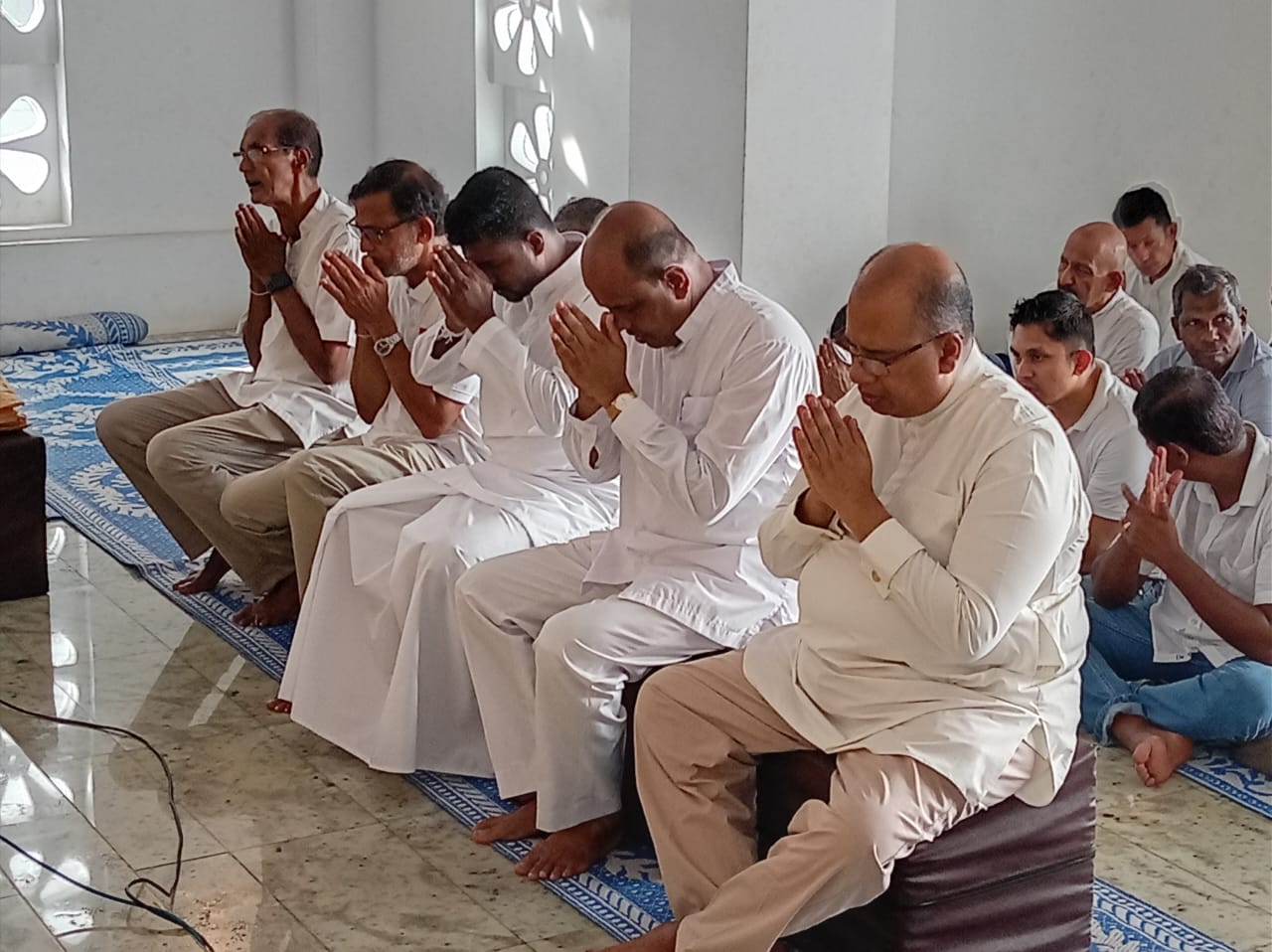 ආනන්ද විහාර මන්දිරයේදී විශේෂ මල් සහ ගිලන්පස පූජාව