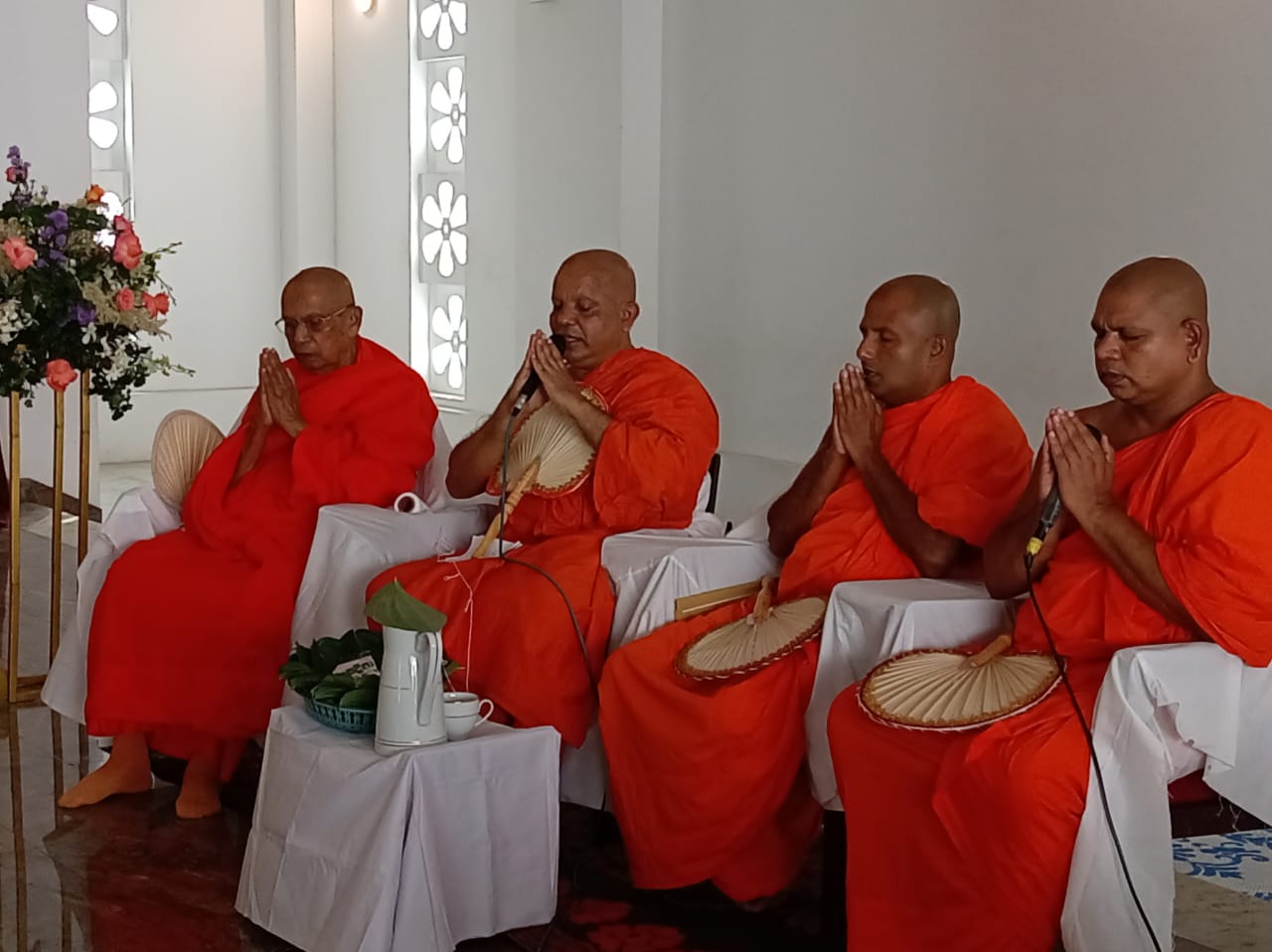 ආනන්ද විහාර මන්දිරයේදී විශේෂ මල් සහ ගිලන්පස පූජාව