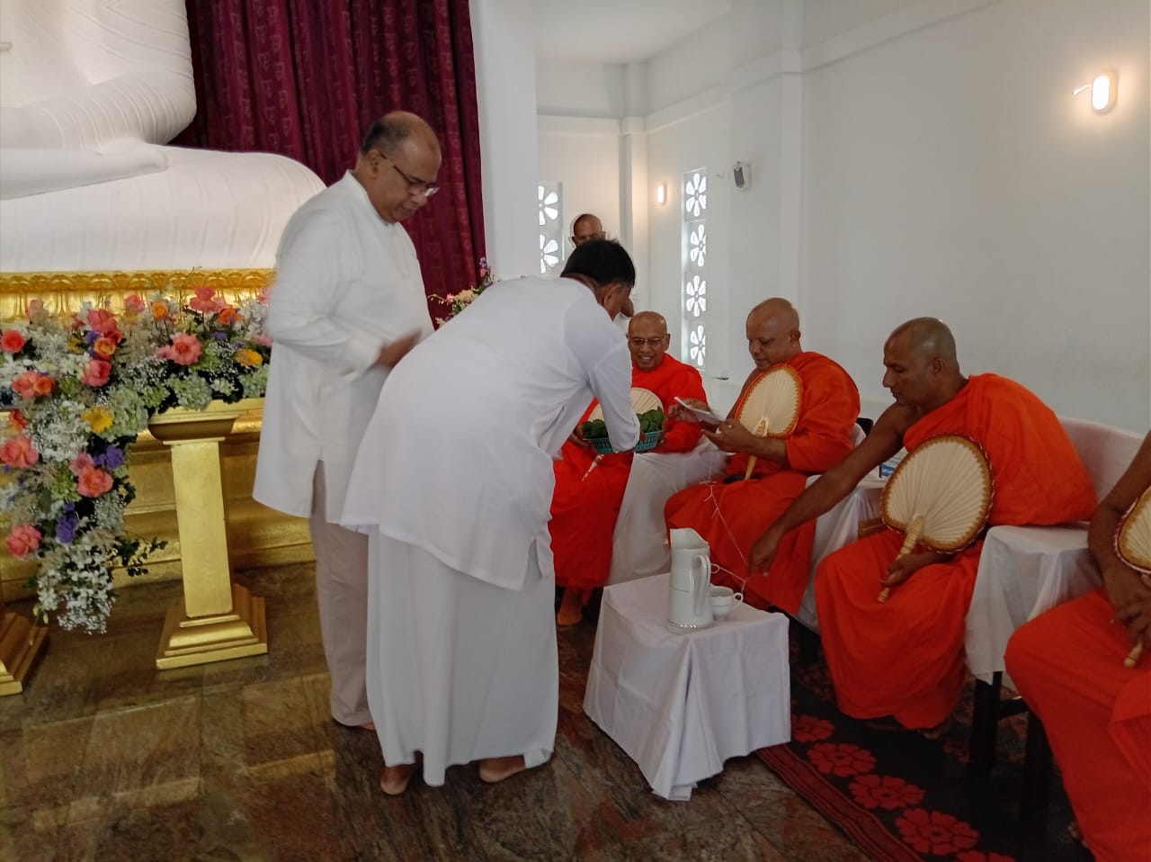 ආනන්ද විහාර මන්දිරයේදී විශේෂ මල් සහ ගිලන්පස පූජාව