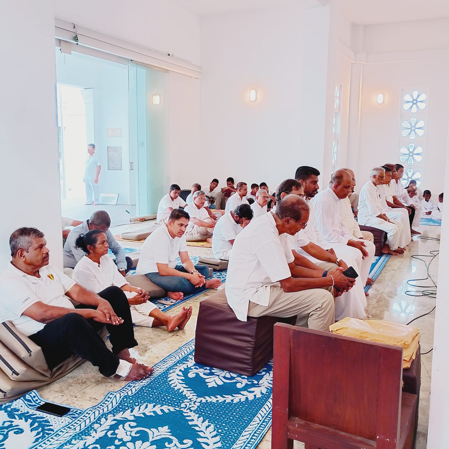 ආනන්ද විහාර මන්දිරයේදී විශේෂ මල් සහ ගිලන්පස පූජාව