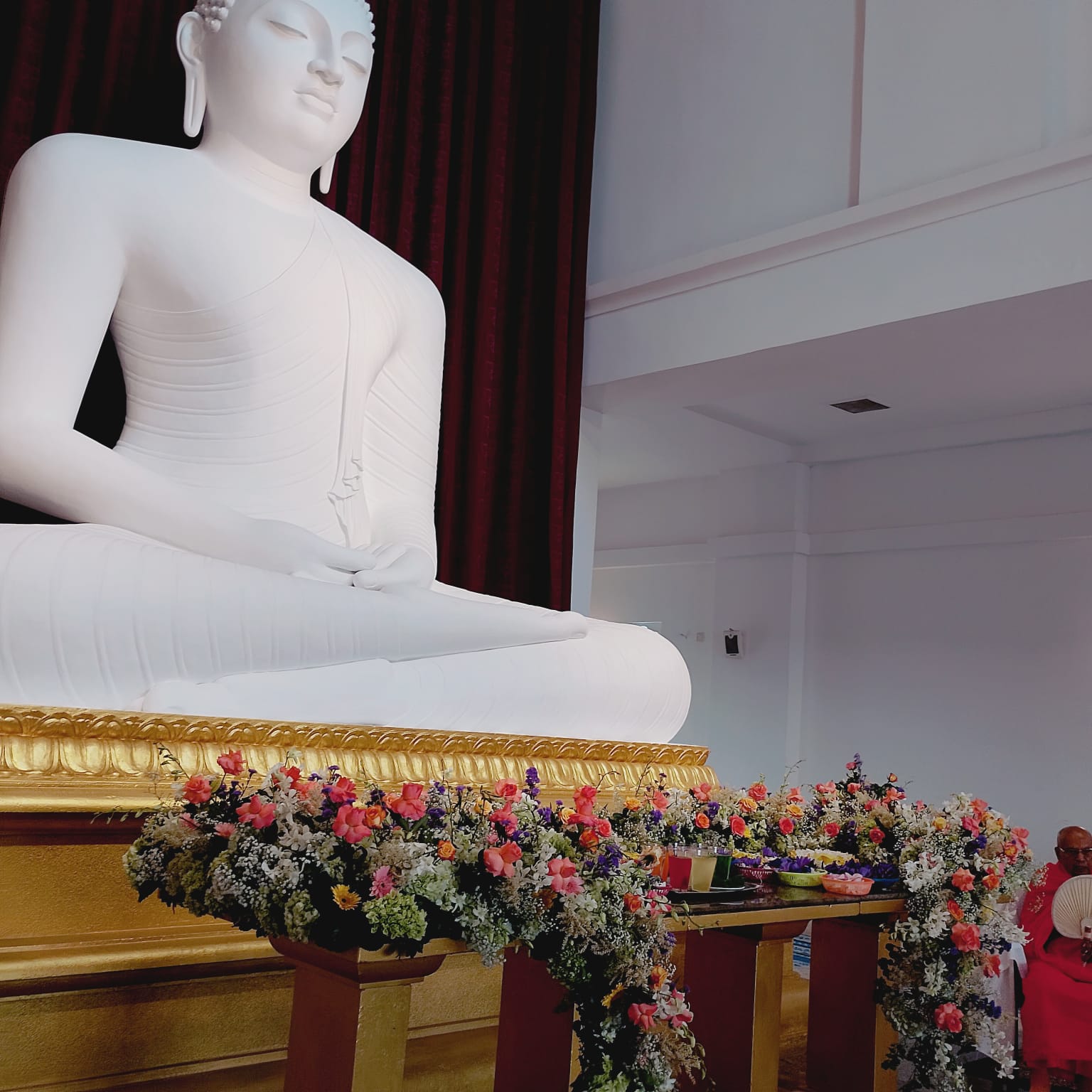 ආනන්ද විහාර මන්දිරයේදී විශේෂ මල් සහ ගිලන්පස පූජාව