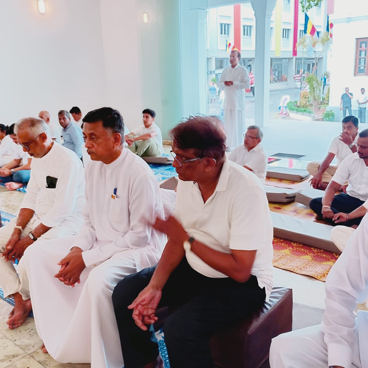ආනන්ද විහාර මන්දිරයේදී විශේෂ මල් සහ ගිලන්පස පූජාව