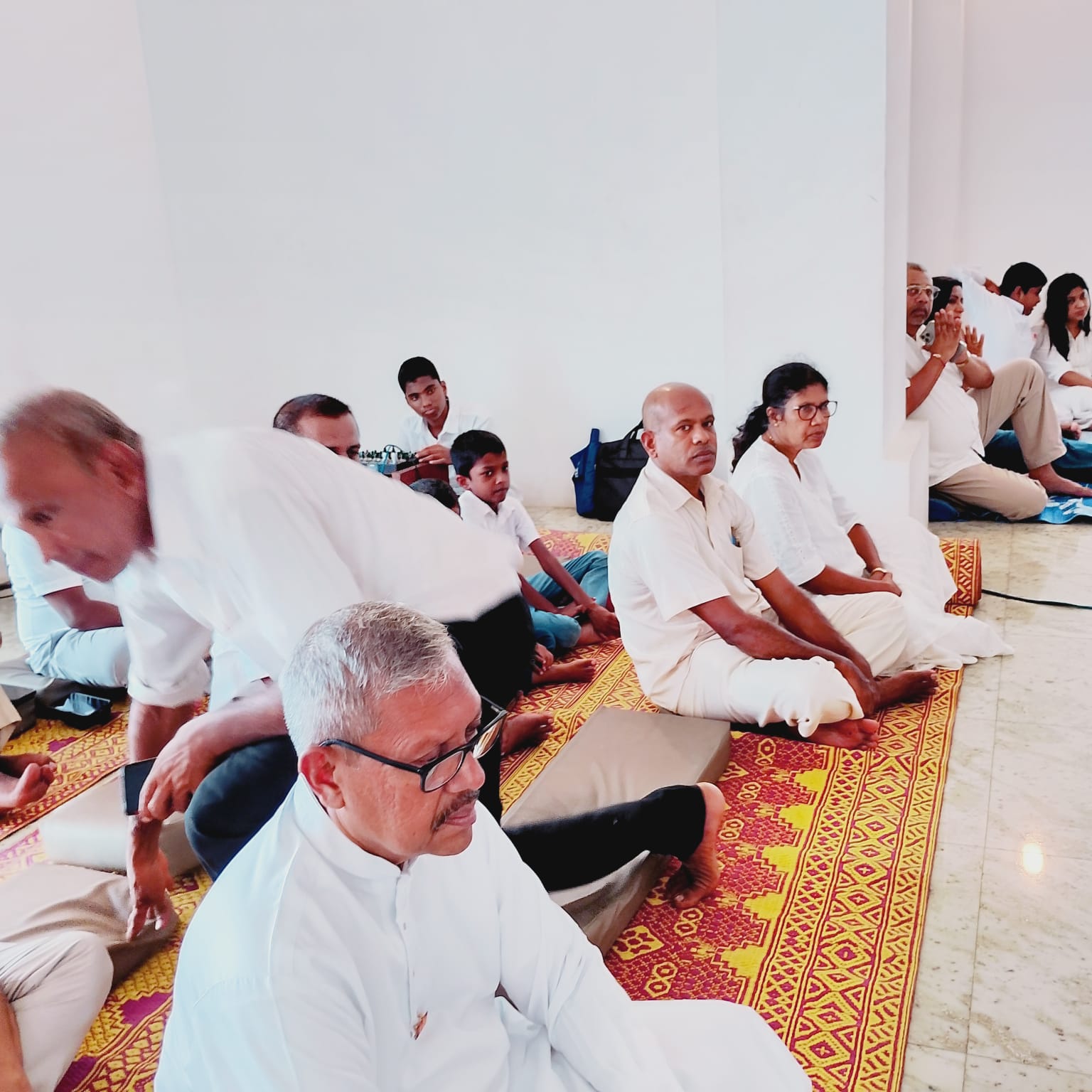 ආනන්ද විහාර මන්දිරයේදී විශේෂ මල් සහ ගිලන්පස පූජාව