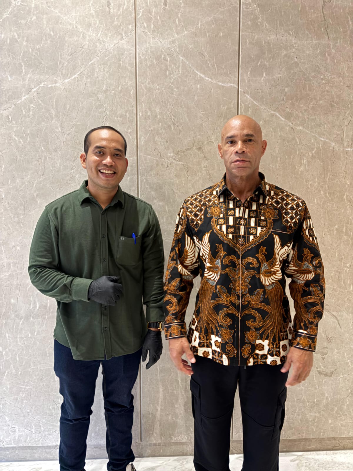 LUVARÉN bersama Kevin Levrone – kualitas garmen internasional