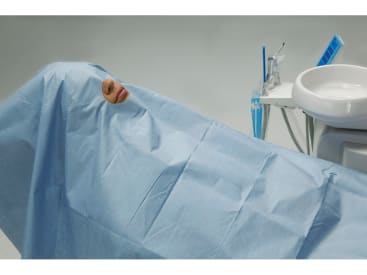 Draps de protection Absorbent / liquid proof drape 100 x 150 cm with self-adhesive off-centre opening (6 x 9 cm) img