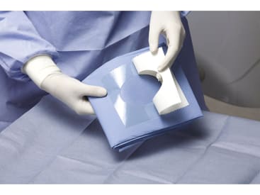 Afdekdoeken Fluid-repellent fenestrated (hole 6 x 9 cm) drape 75 x 100 cm img