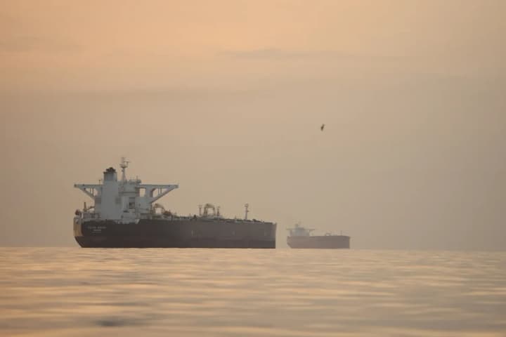 Five Malaysia-Bound Tankers Turn Back After US Warning on Iranian Oil
