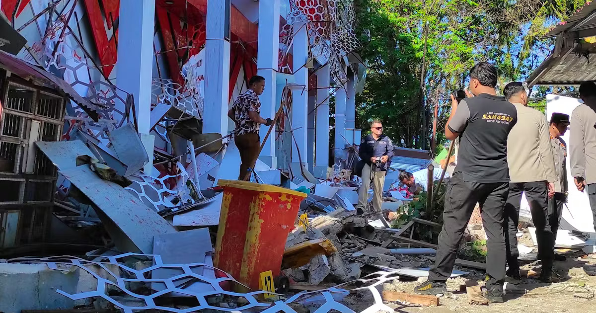 Powerful 7.4 Quake Jolts Eastern Indonesia, Triggers Brief Tsunami Alert