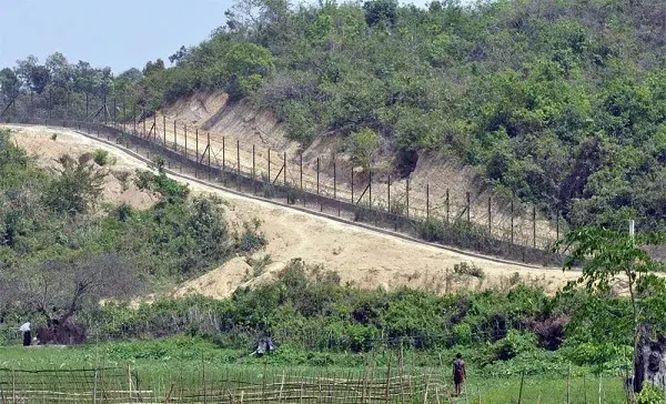 Rohingya youth critically injured in landmine blast near Myanmar border