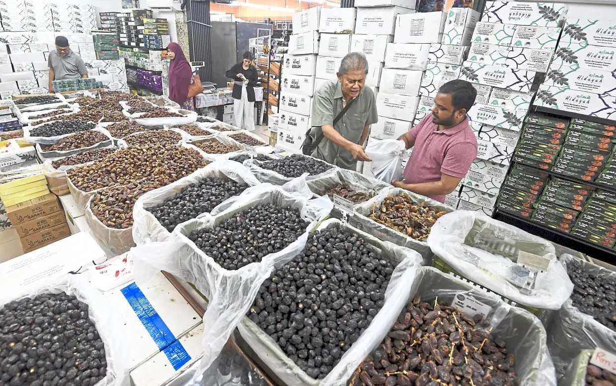 Middle East conflict disrupts Ramadan date supply in Southeast Asia